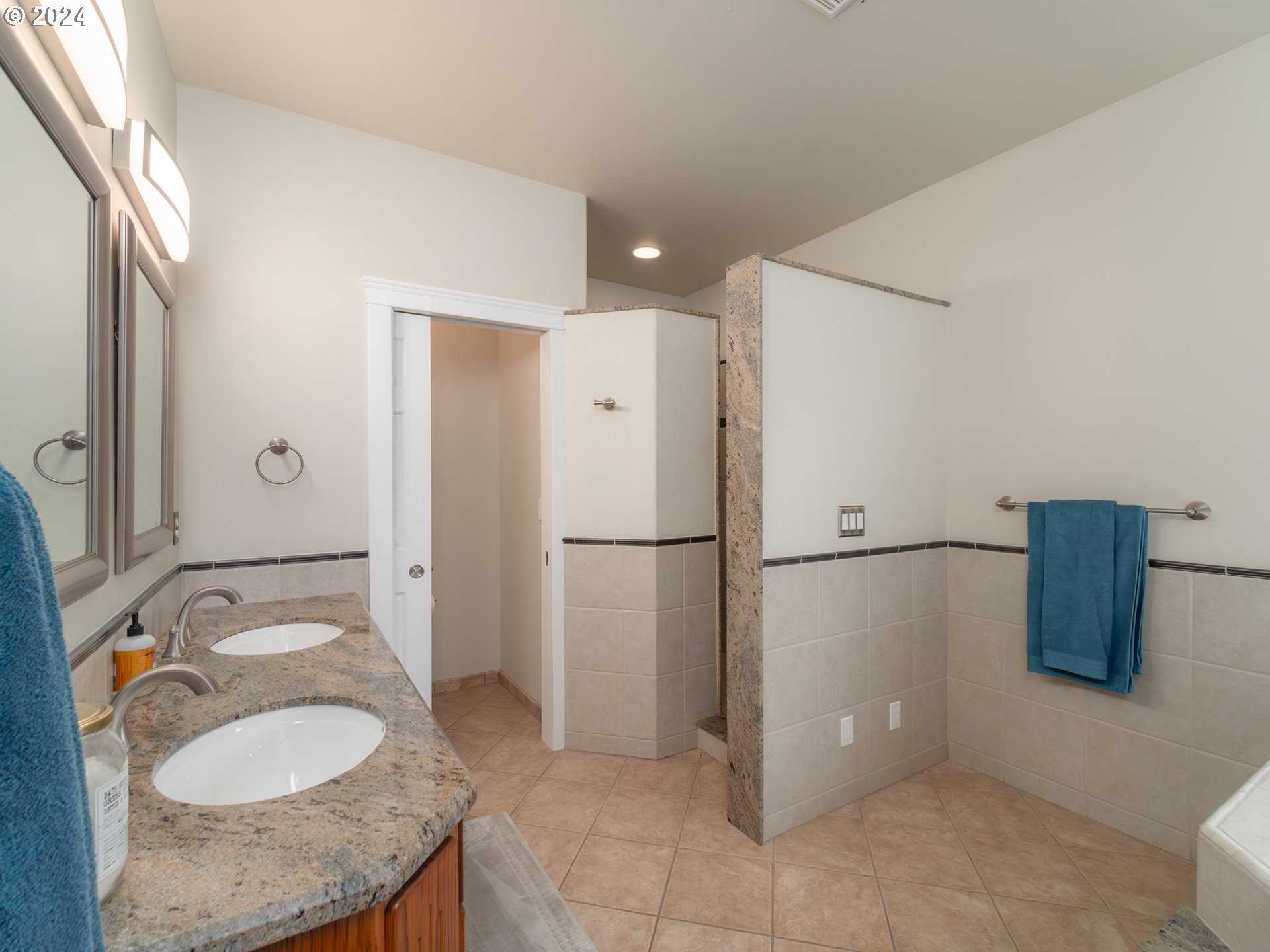 1836 LAKE VIEW DR