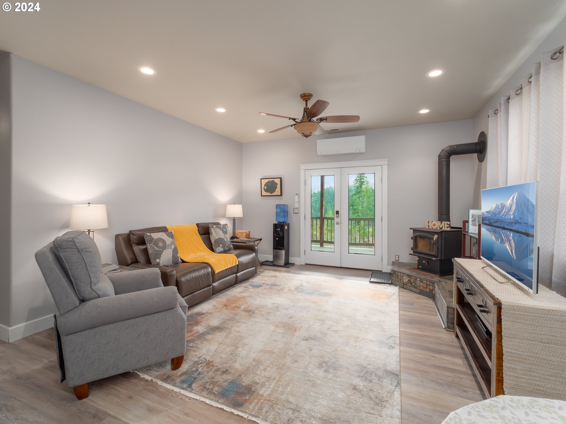 1836 LAKE VIEW DR