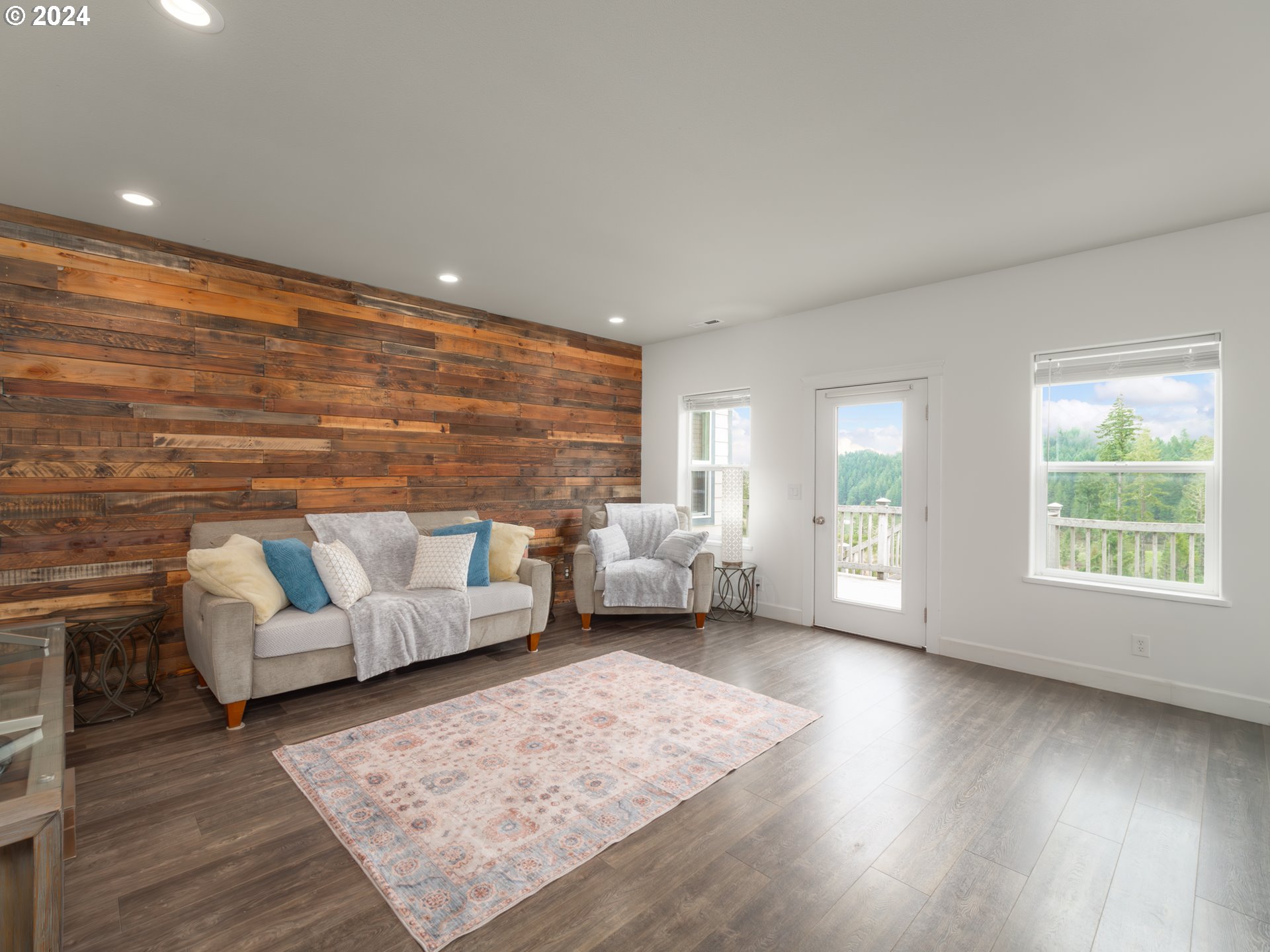 1836 LAKE VIEW DR