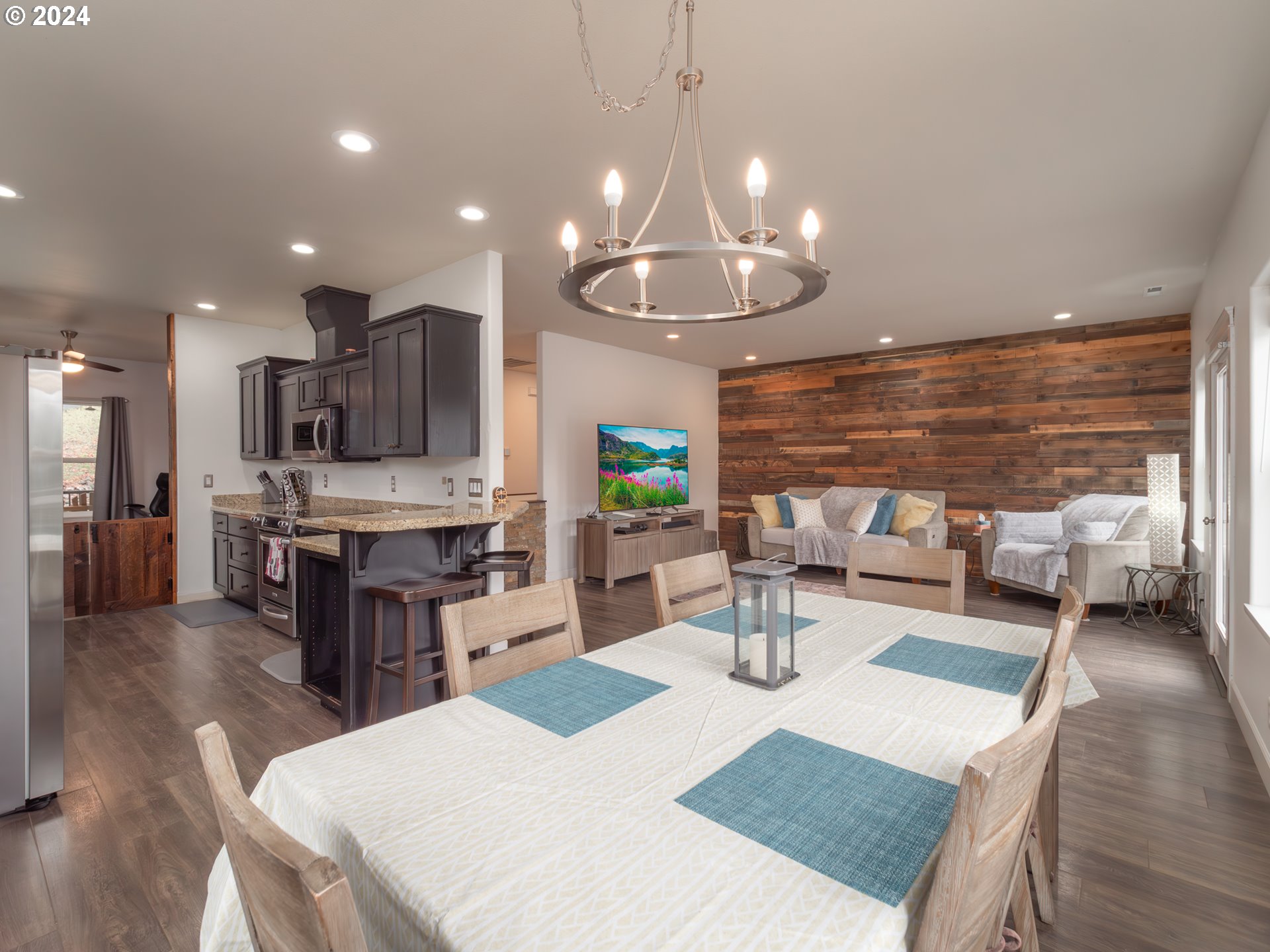 1836 LAKE VIEW DR