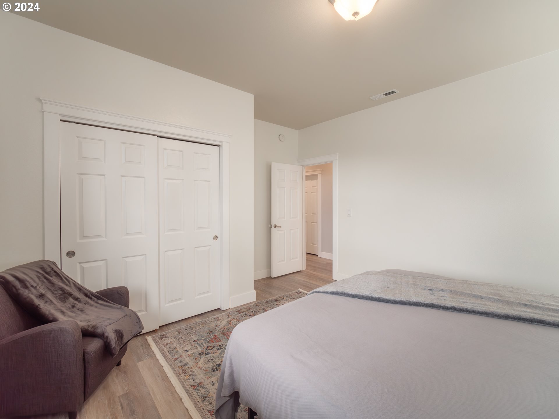 1836 LAKE VIEW DR