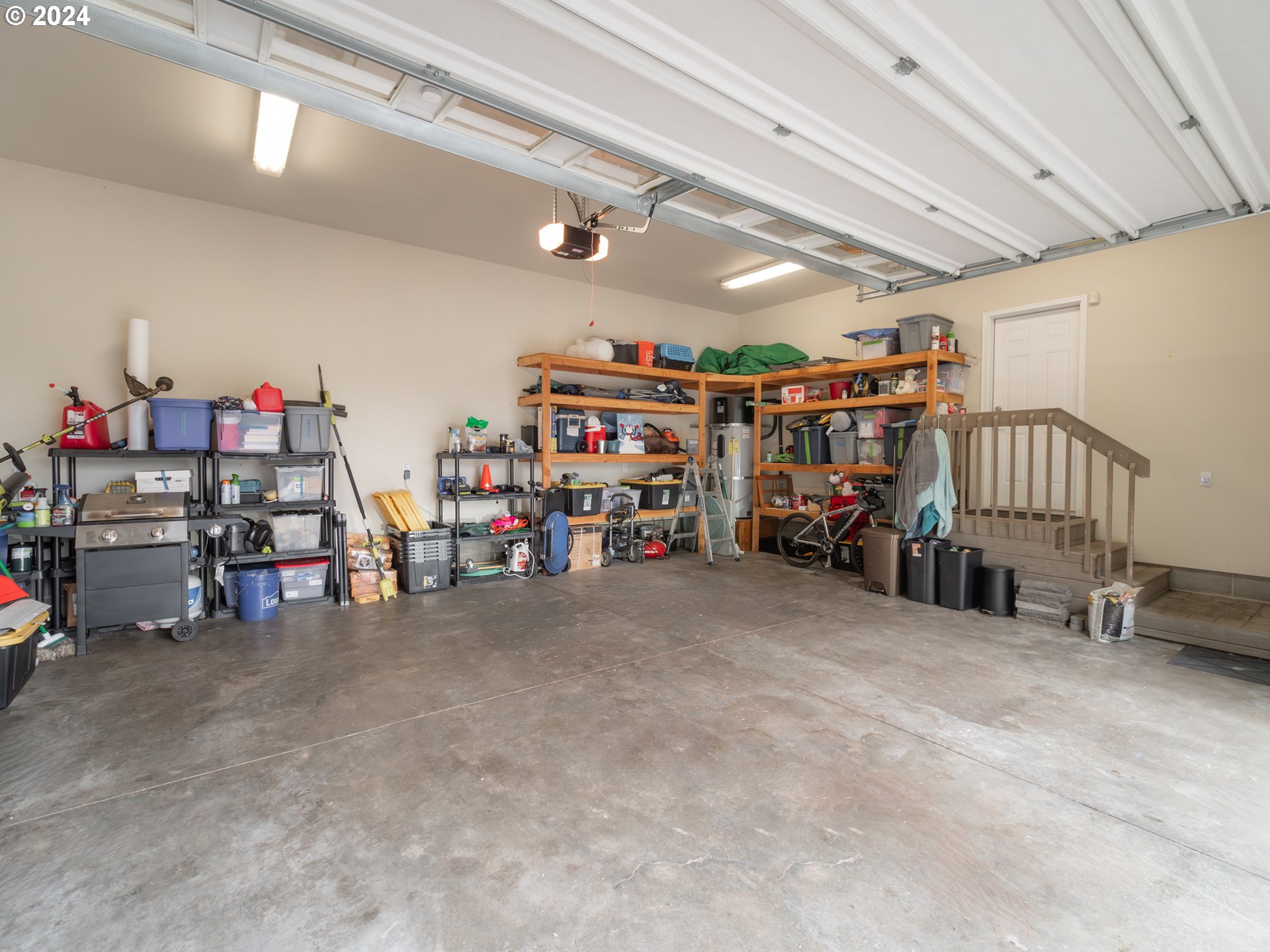 1836 LAKE VIEW DR