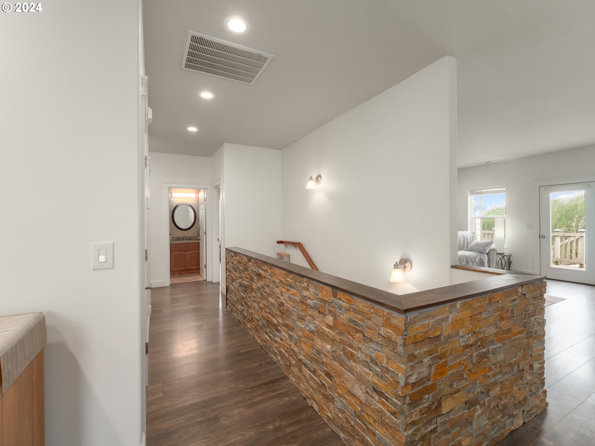 1836 LAKE VIEW DR