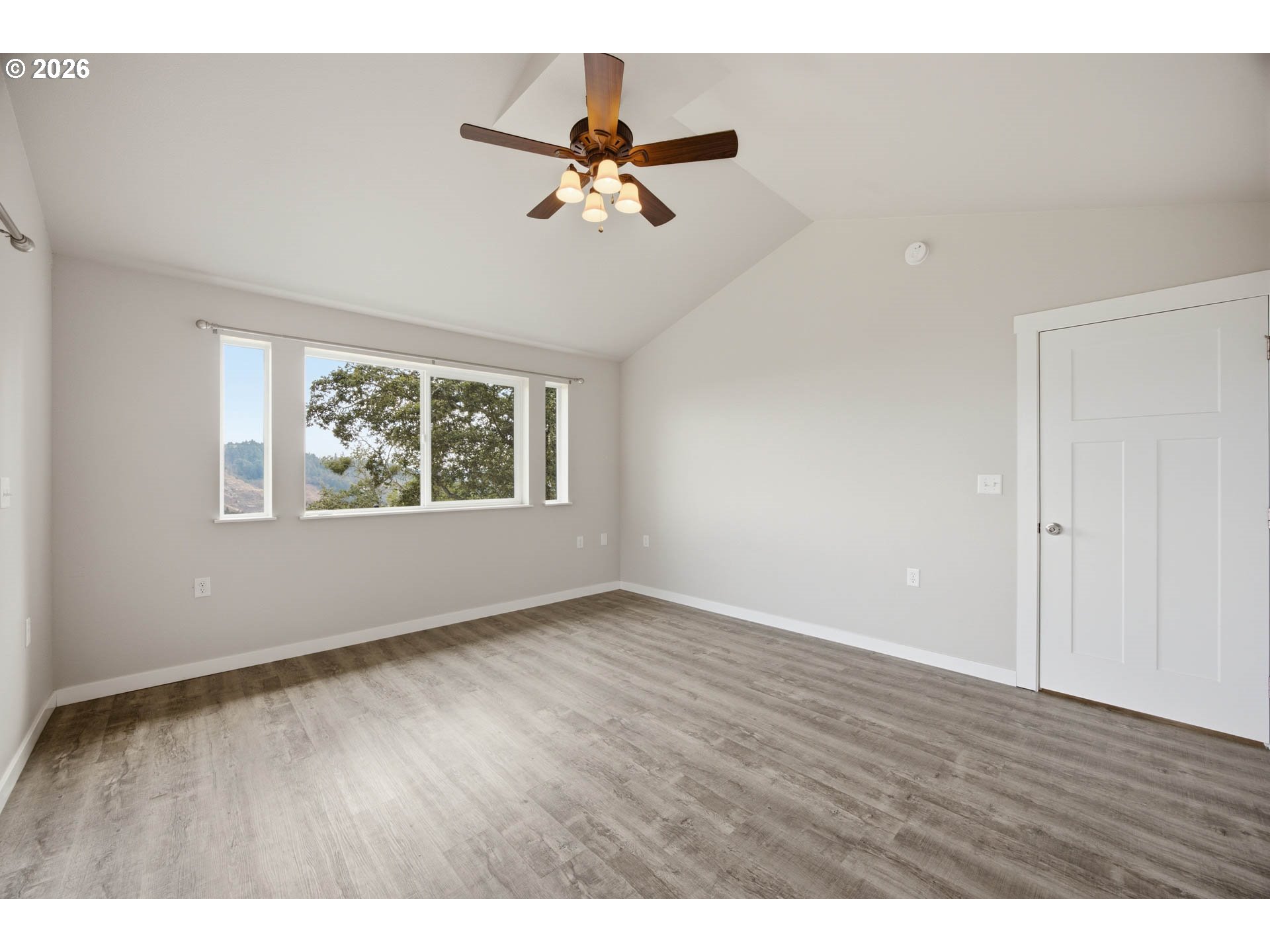 125 EAGLE DR