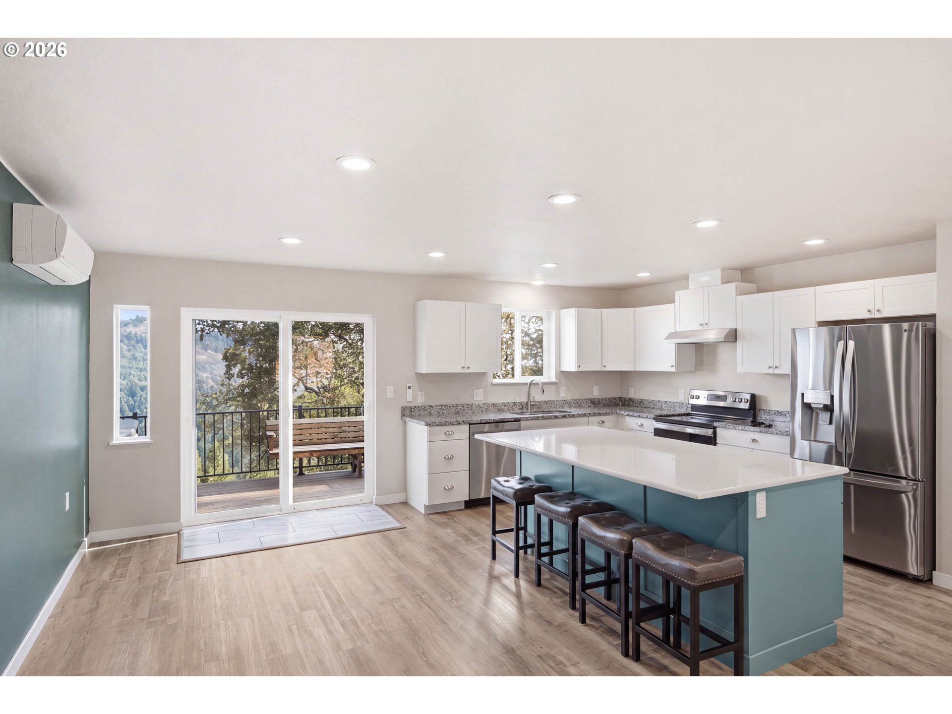 125 EAGLE DR