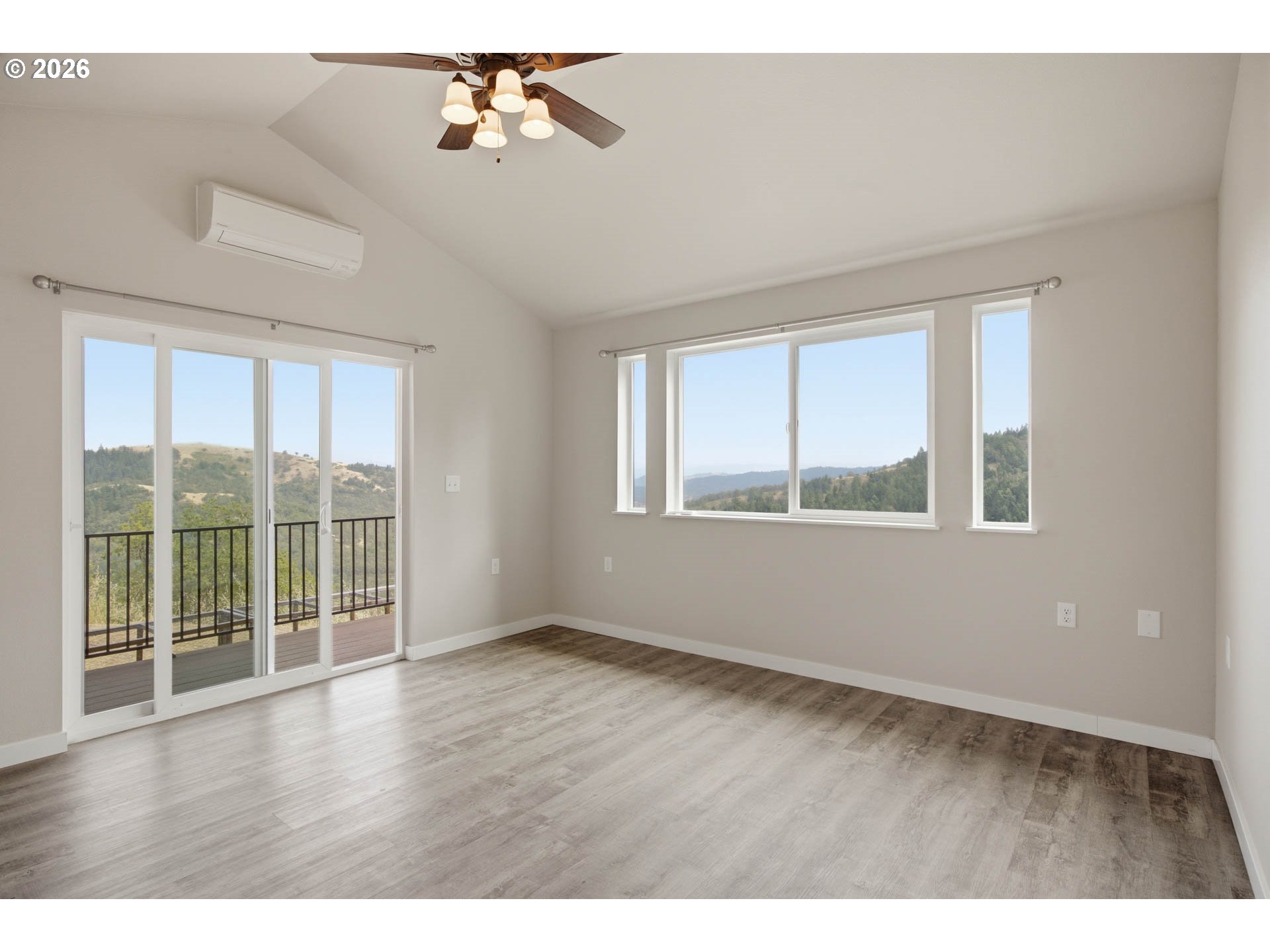 125 EAGLE DR