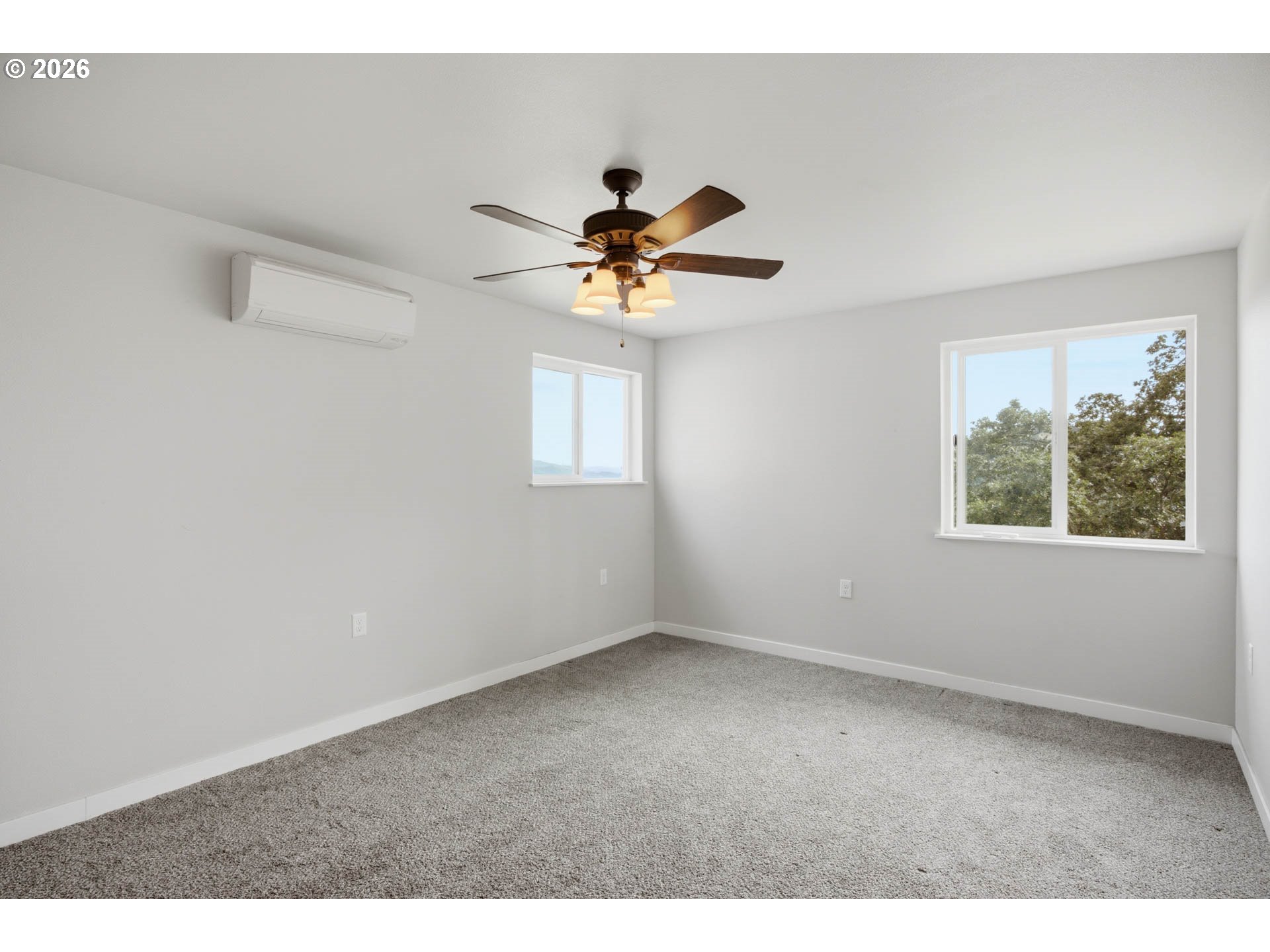 125 EAGLE DR