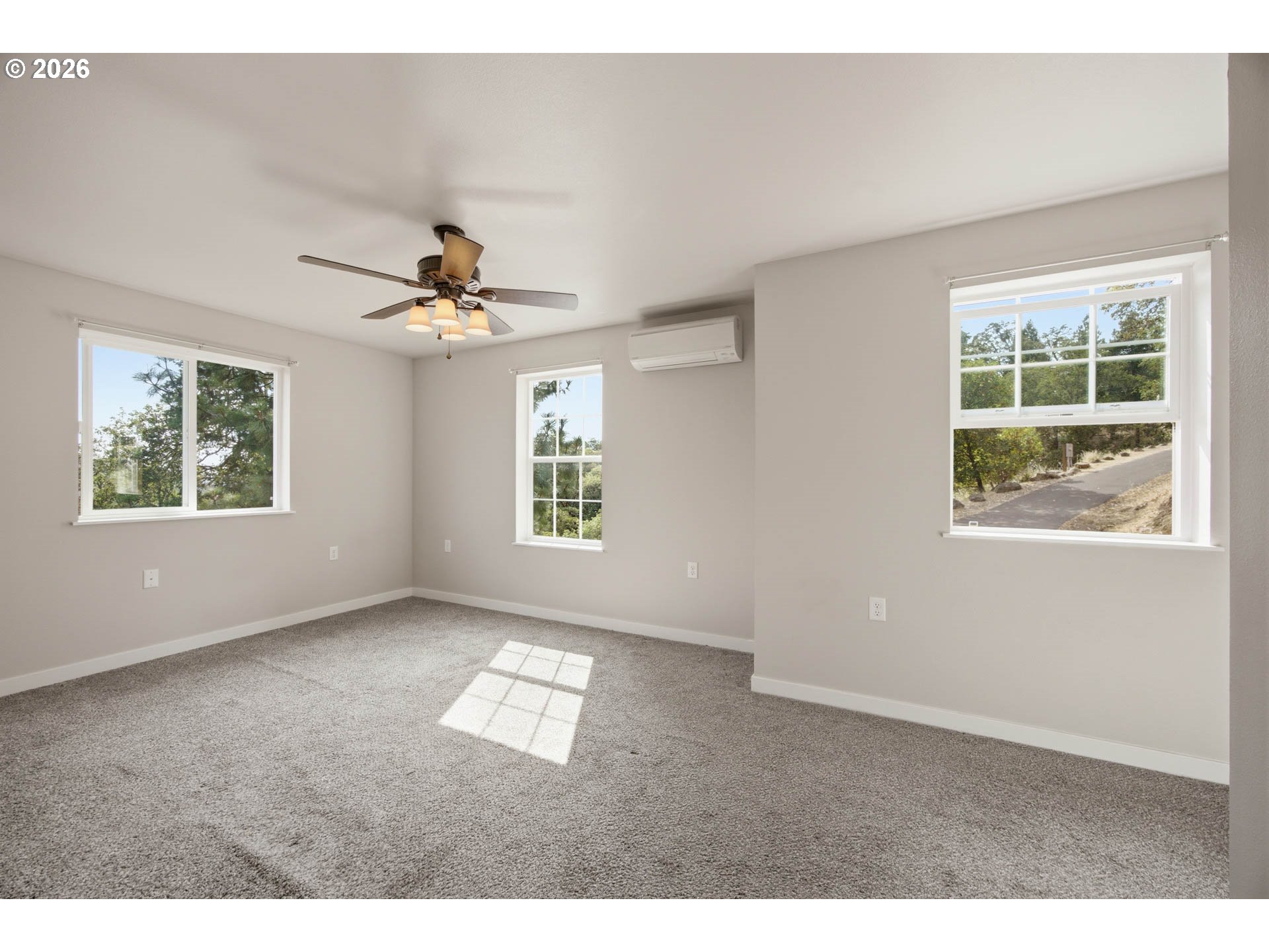 125 EAGLE DR