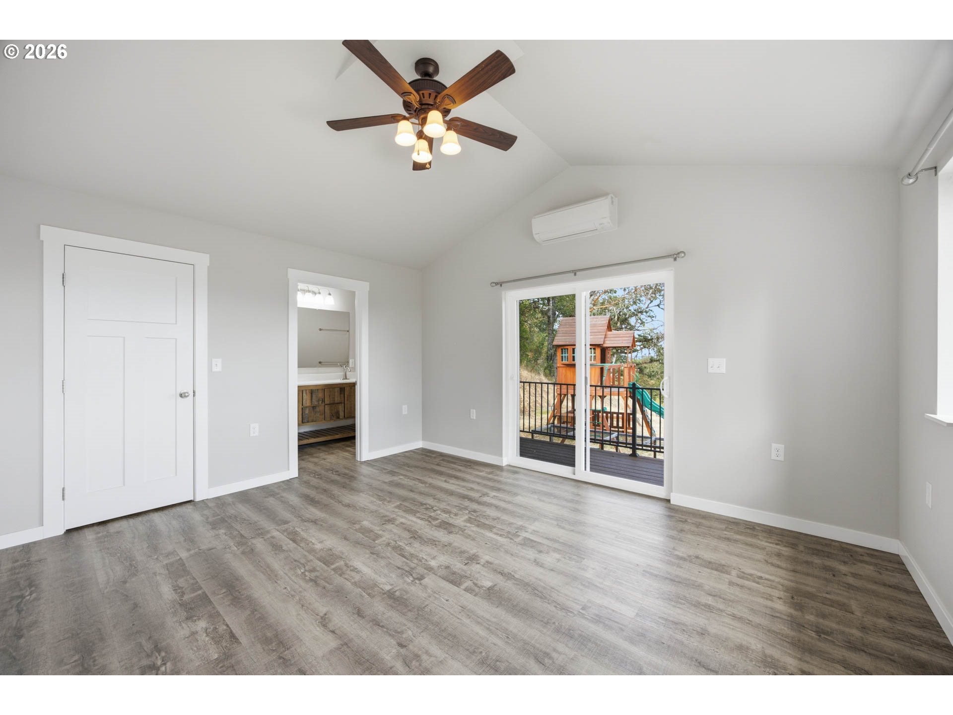 125 EAGLE DR