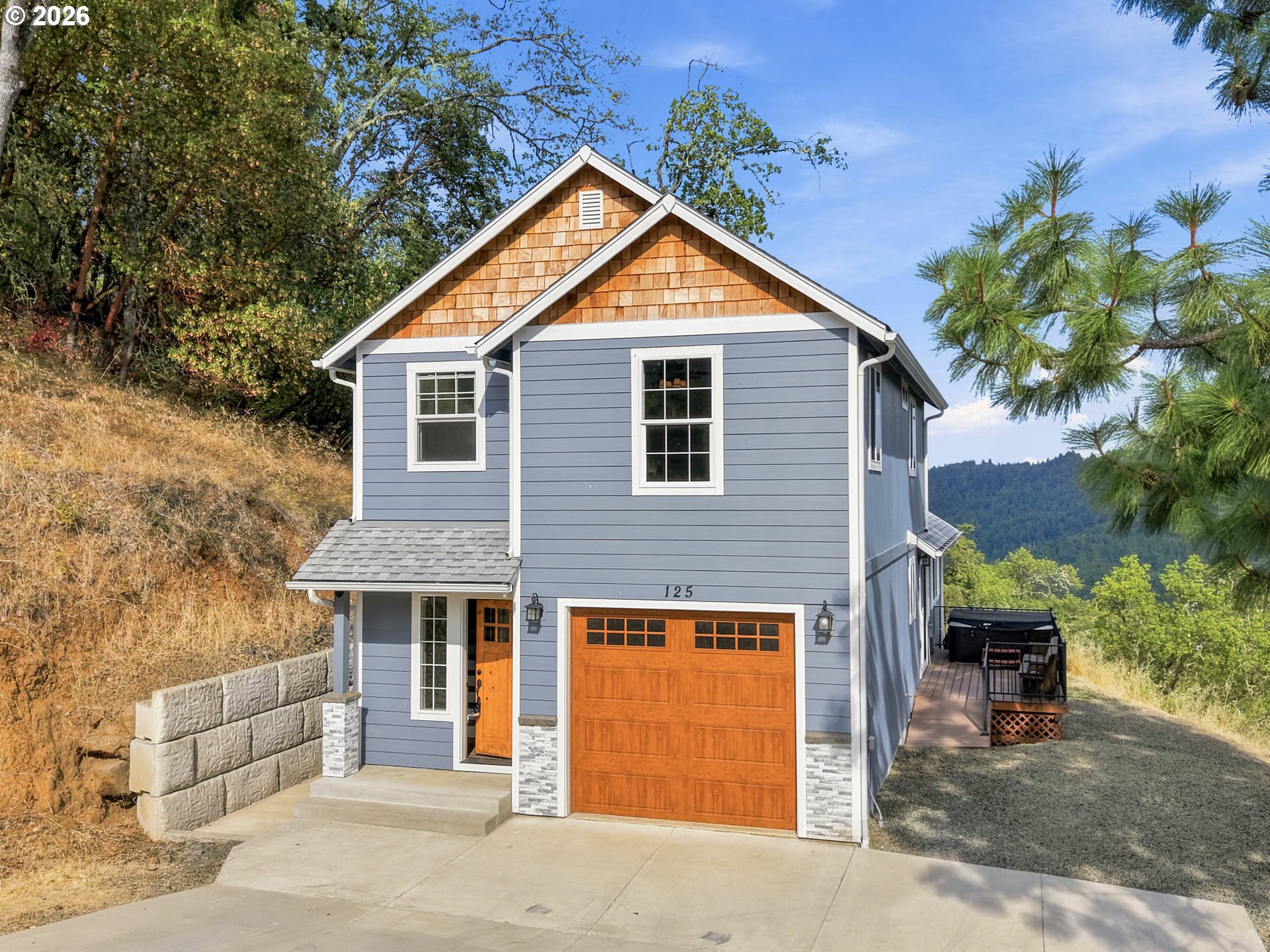 125 EAGLE DR