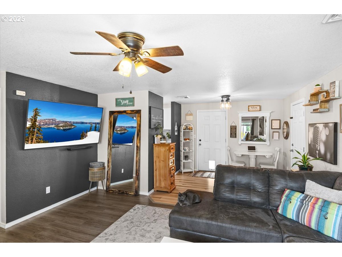 245 GEORGINNA DR