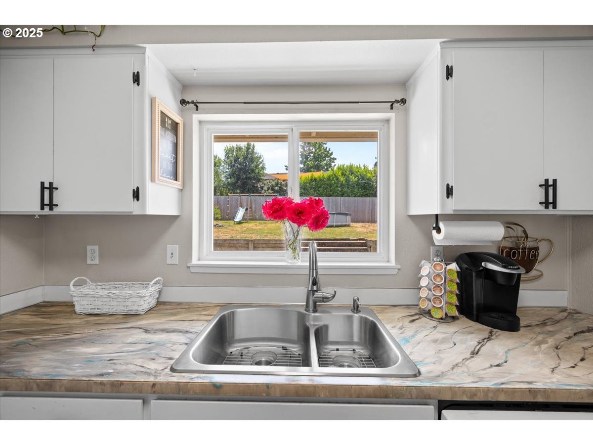 245 GEORGINNA DR
