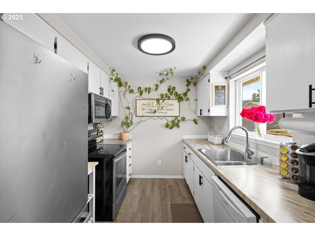245 GEORGINNA DR