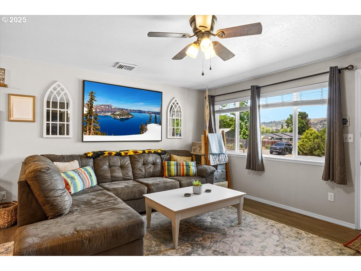 245 GEORGINNA DR