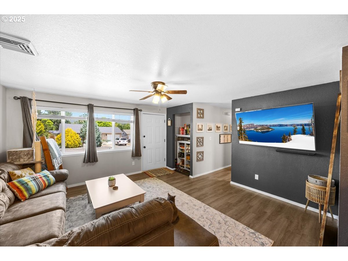245 GEORGINNA DR