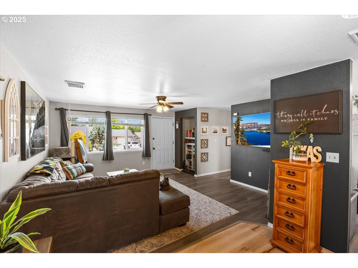 245 GEORGINNA DR