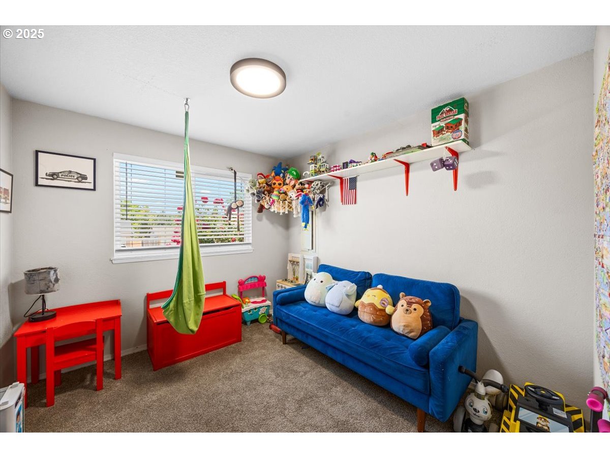 245 GEORGINNA DR