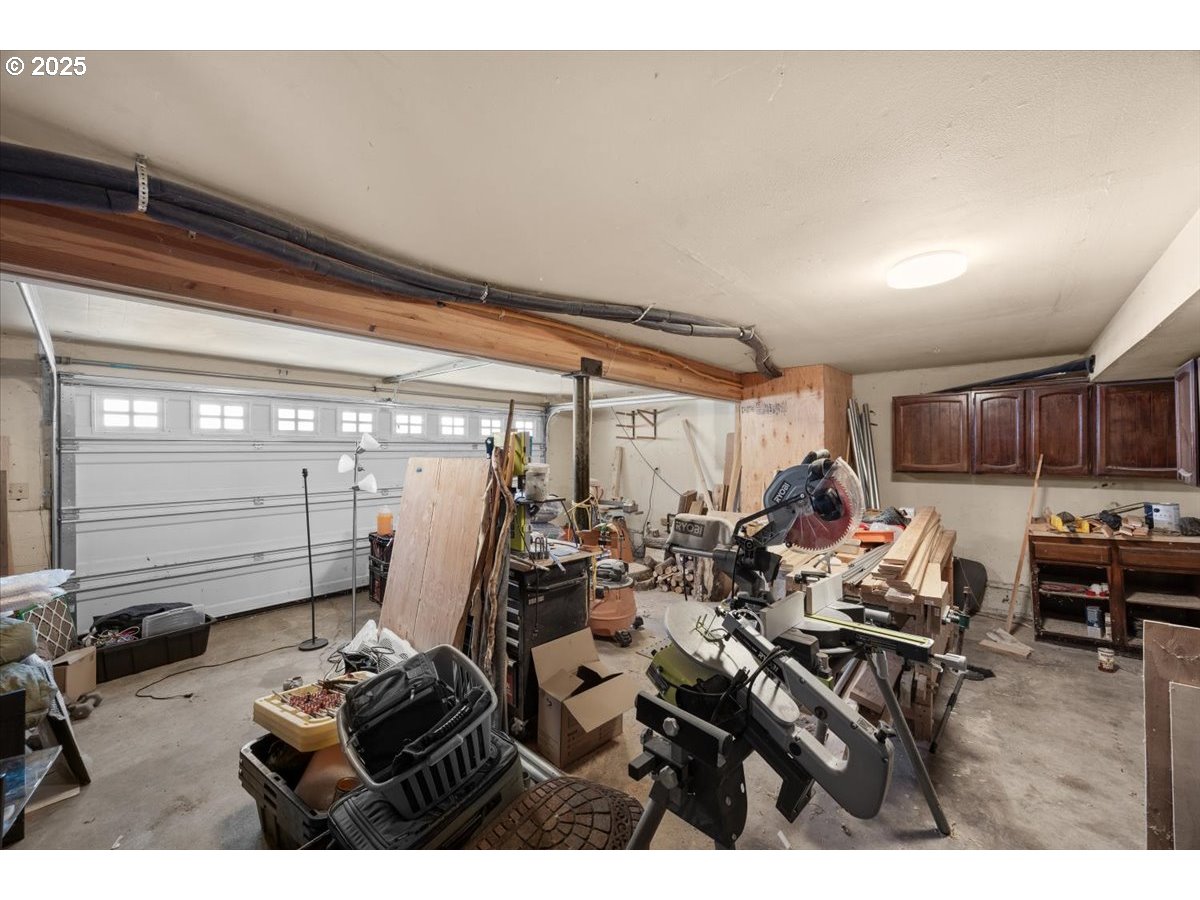 689 SHERWOOD DR