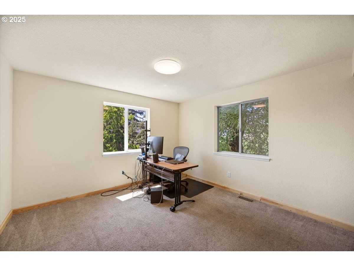689 SHERWOOD DR