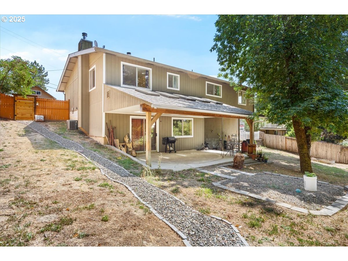 689 SHERWOOD DR