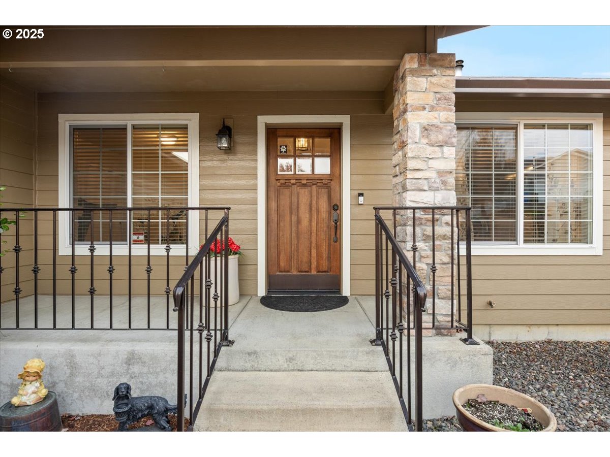 635 VALLEY VISTA ST