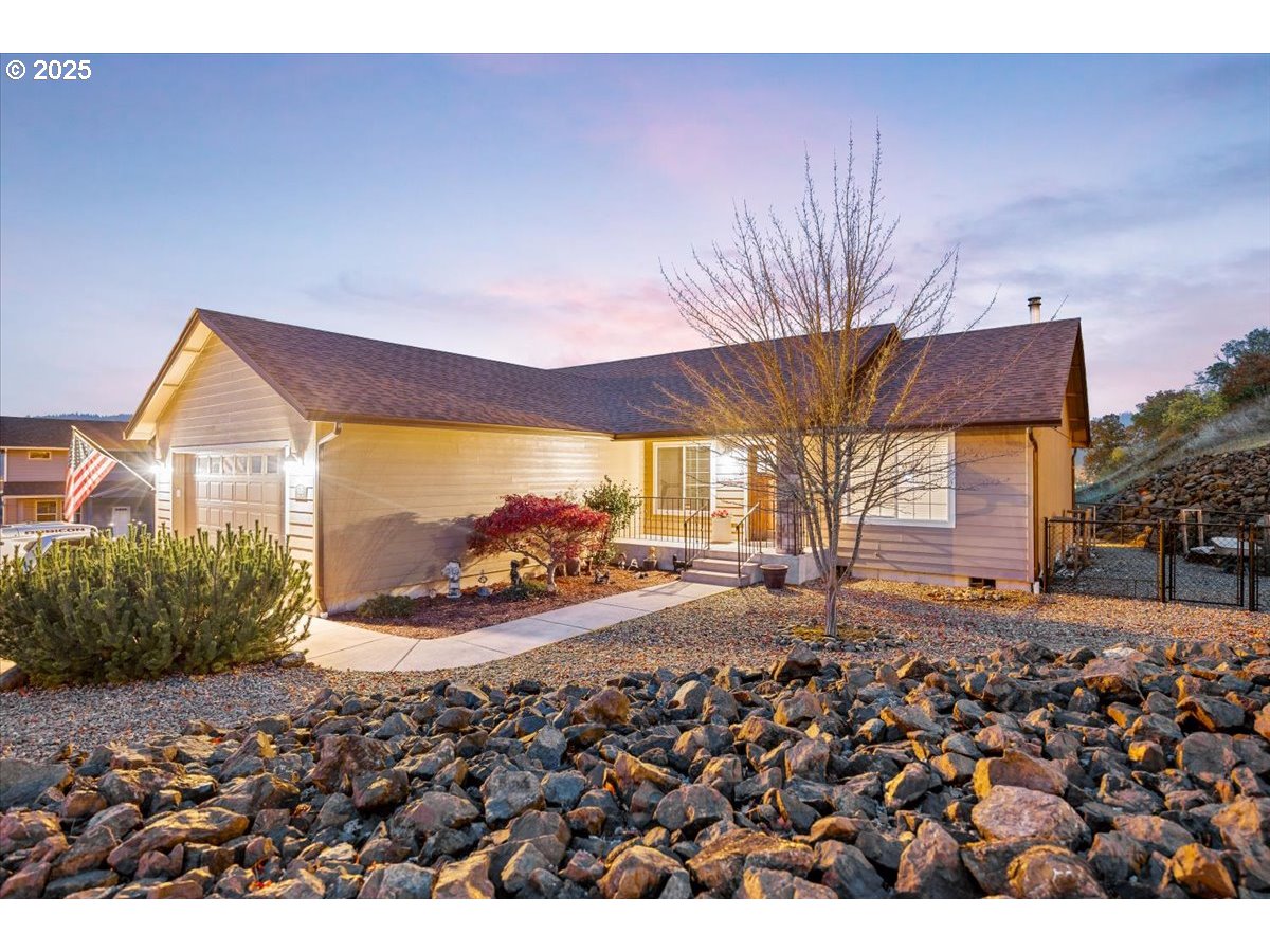 635 VALLEY VISTA ST