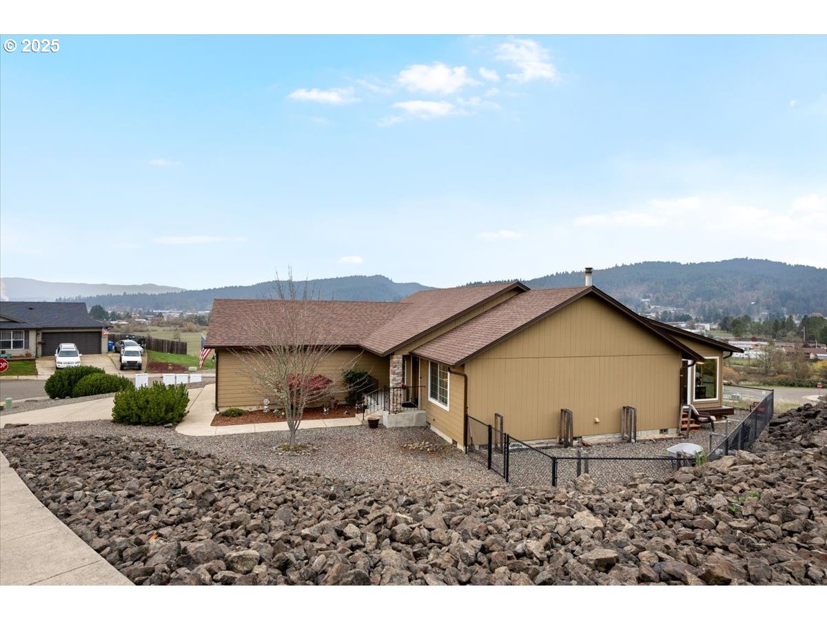 635 VALLEY VISTA ST