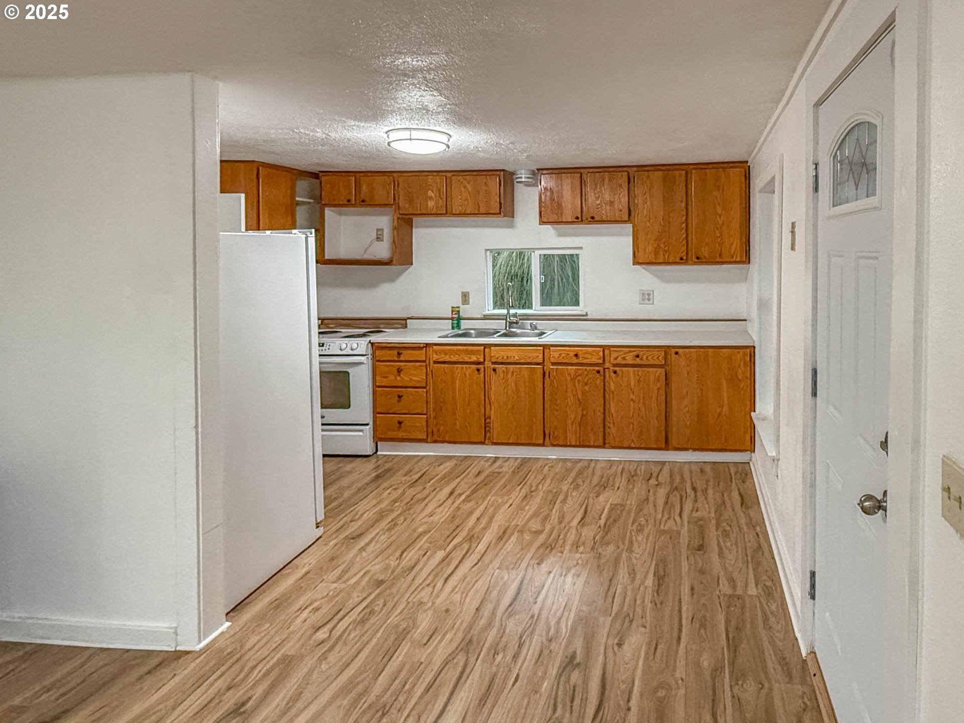 121 E SECOND AVE