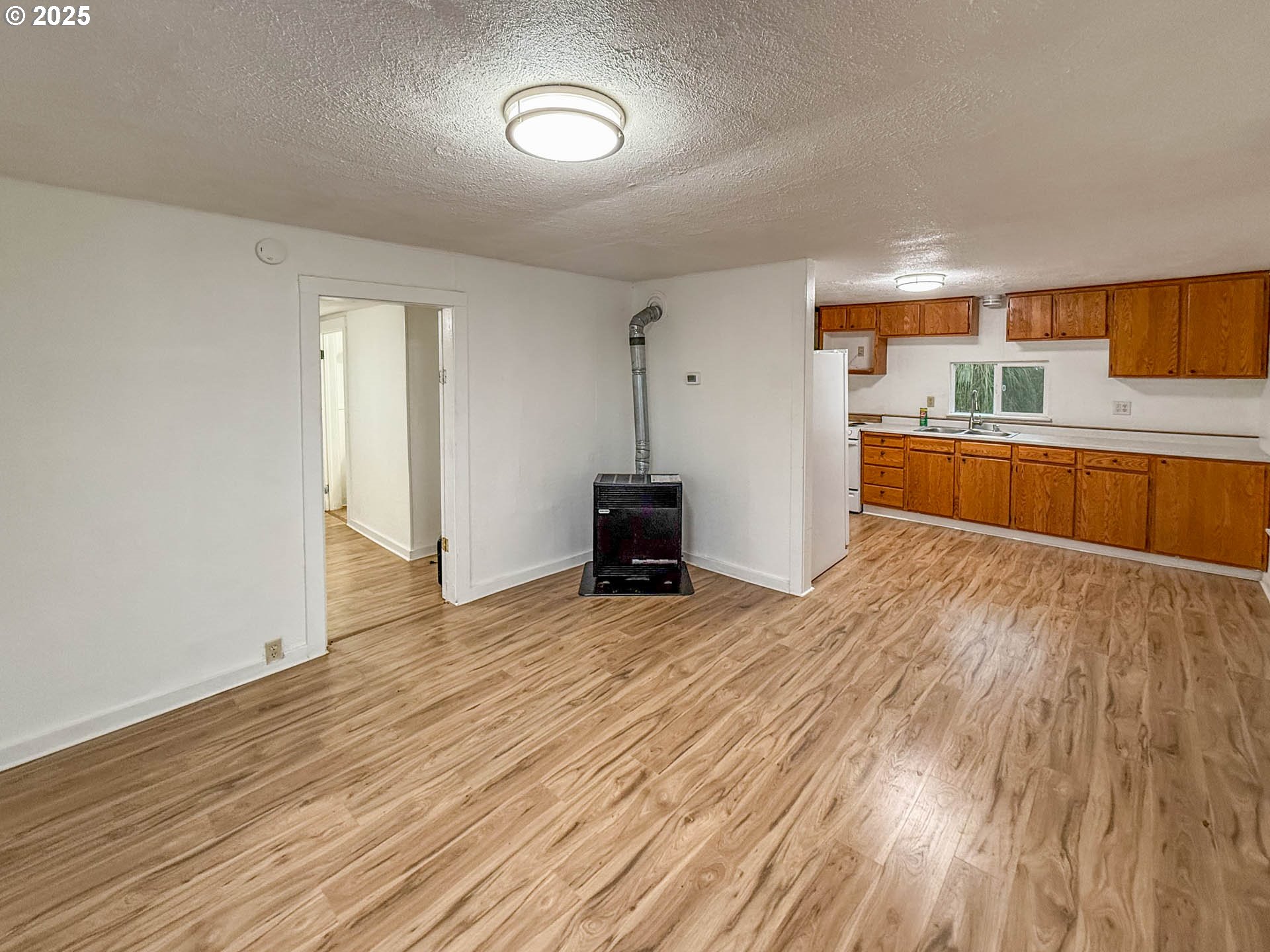 121 E SECOND AVE