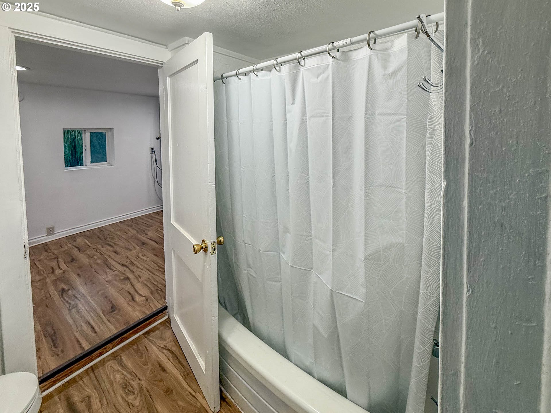 121 E SECOND AVE