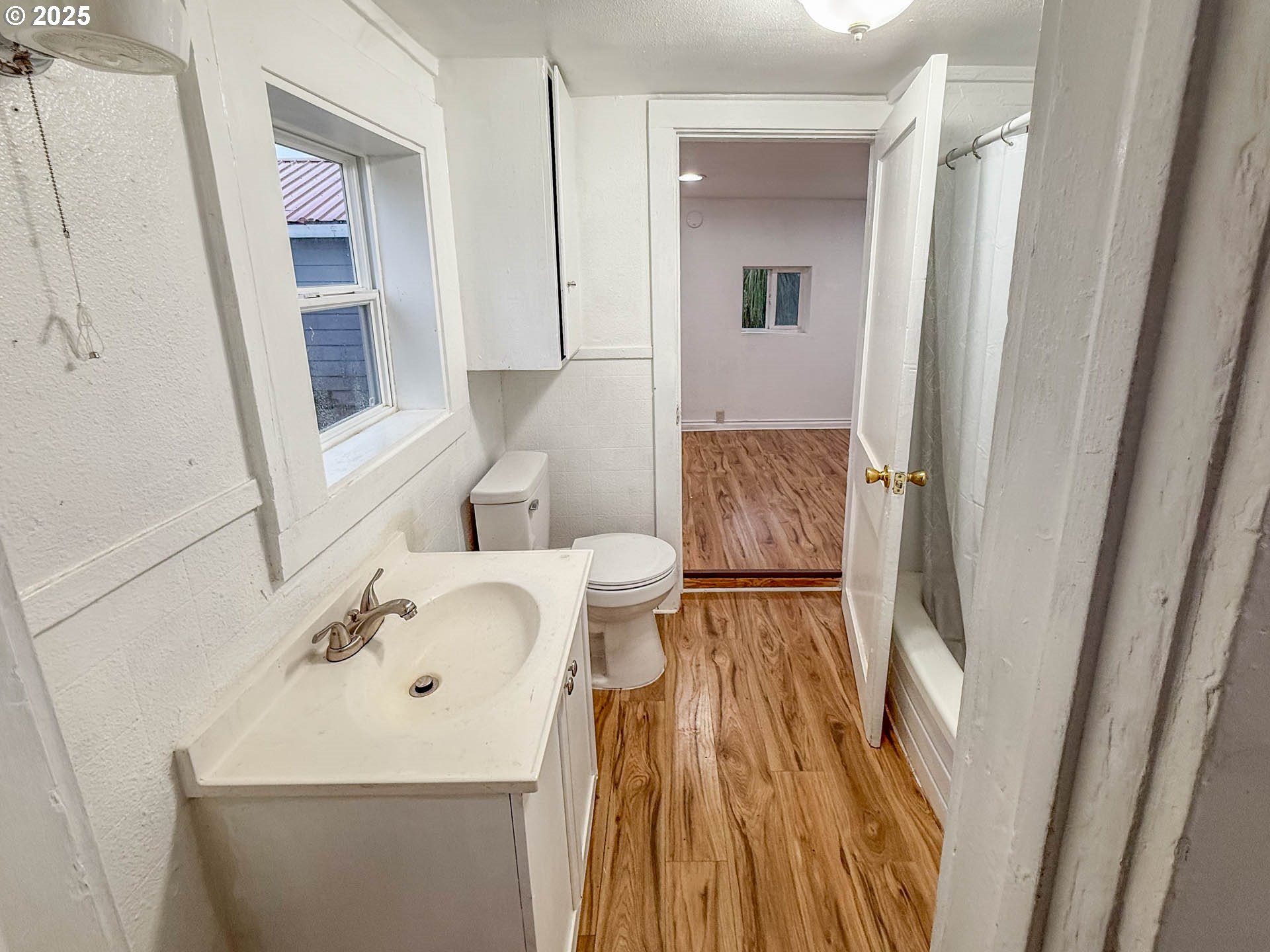 121 E SECOND AVE