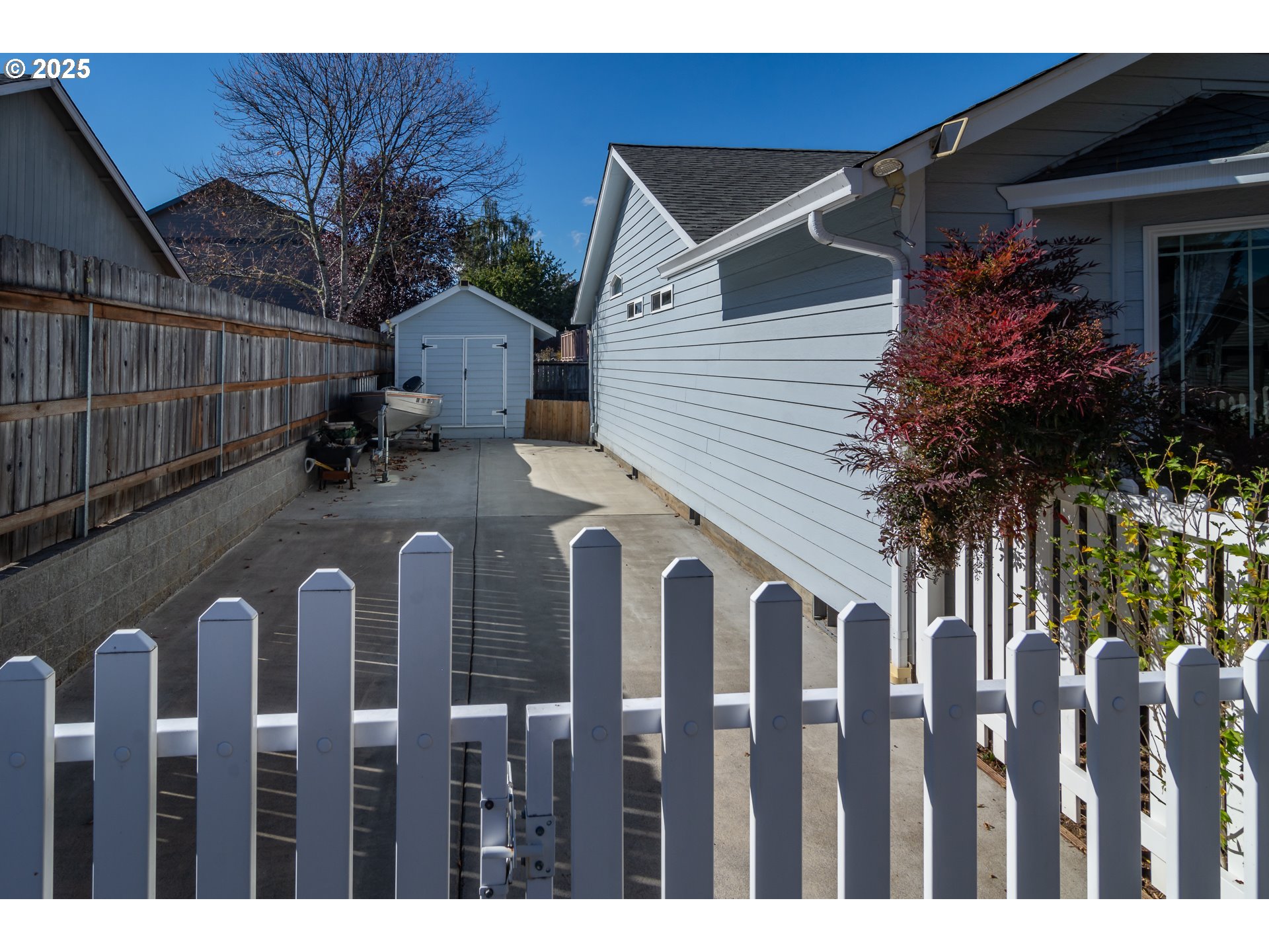 227 CAMBRIDGE DR