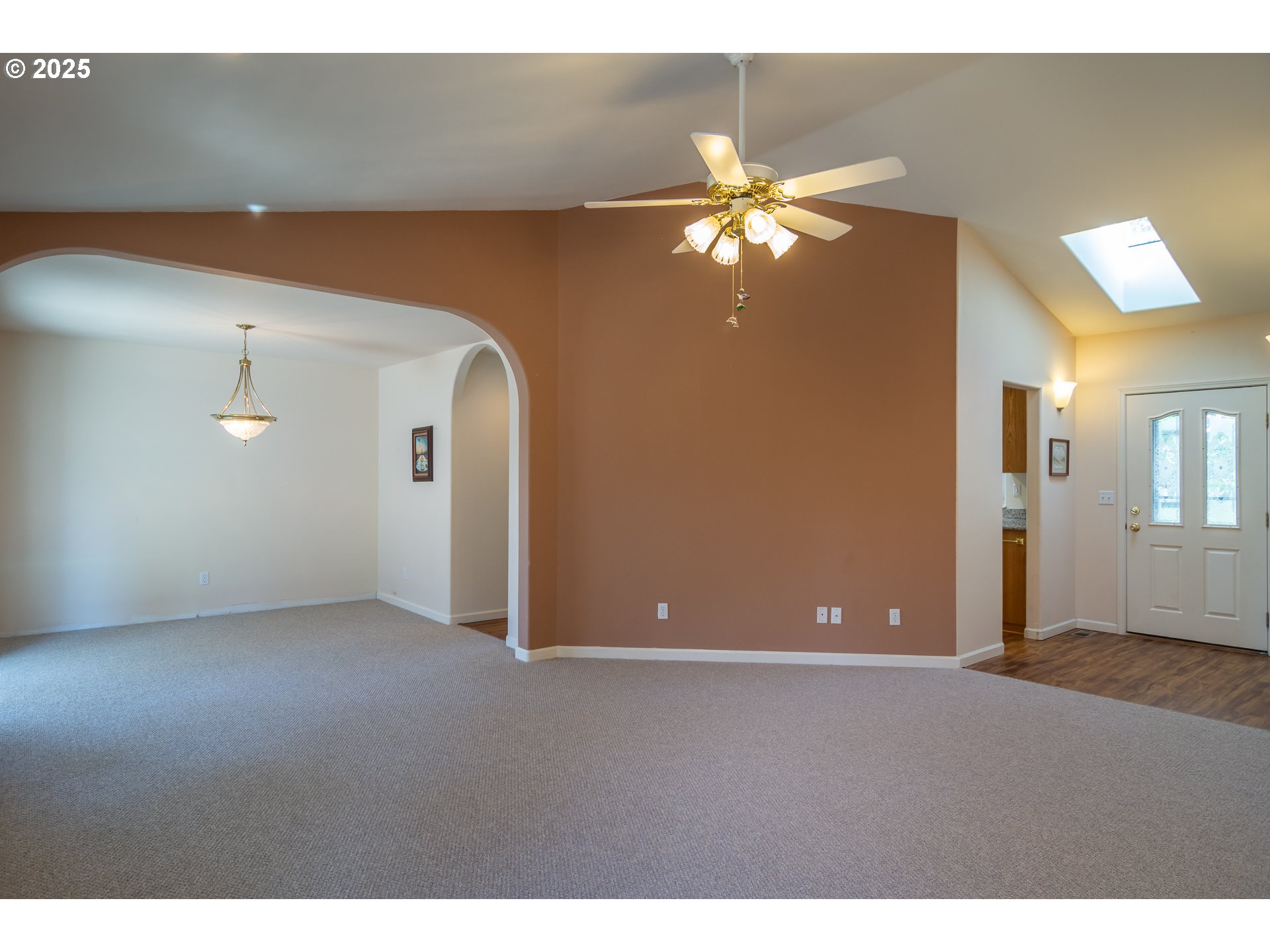227 CAMBRIDGE DR