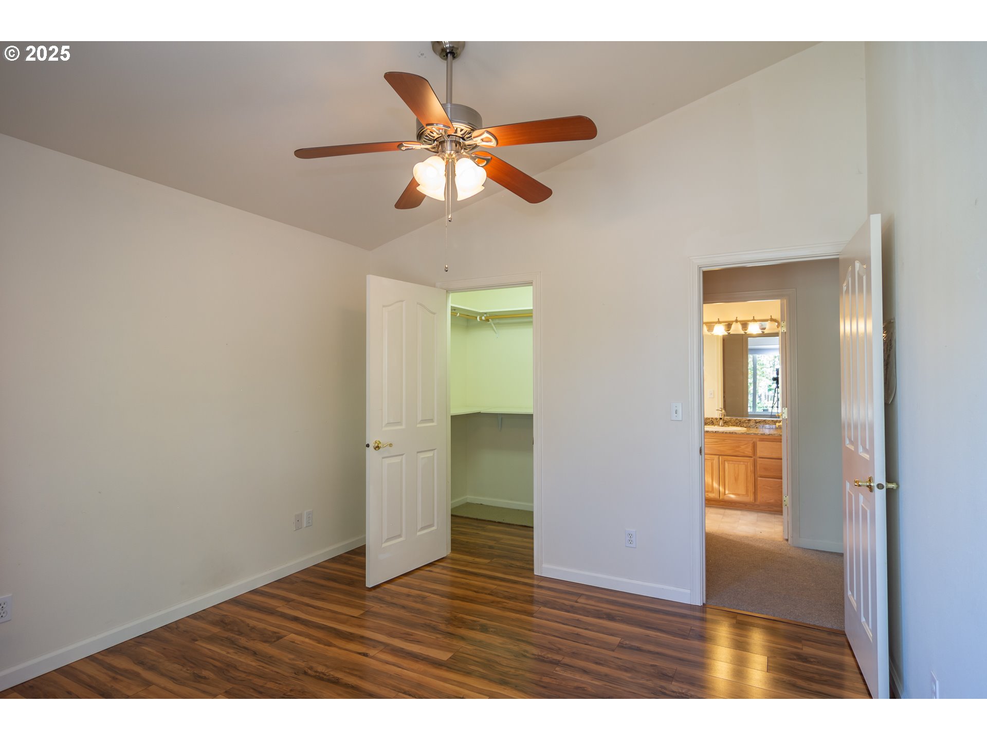 227 CAMBRIDGE DR