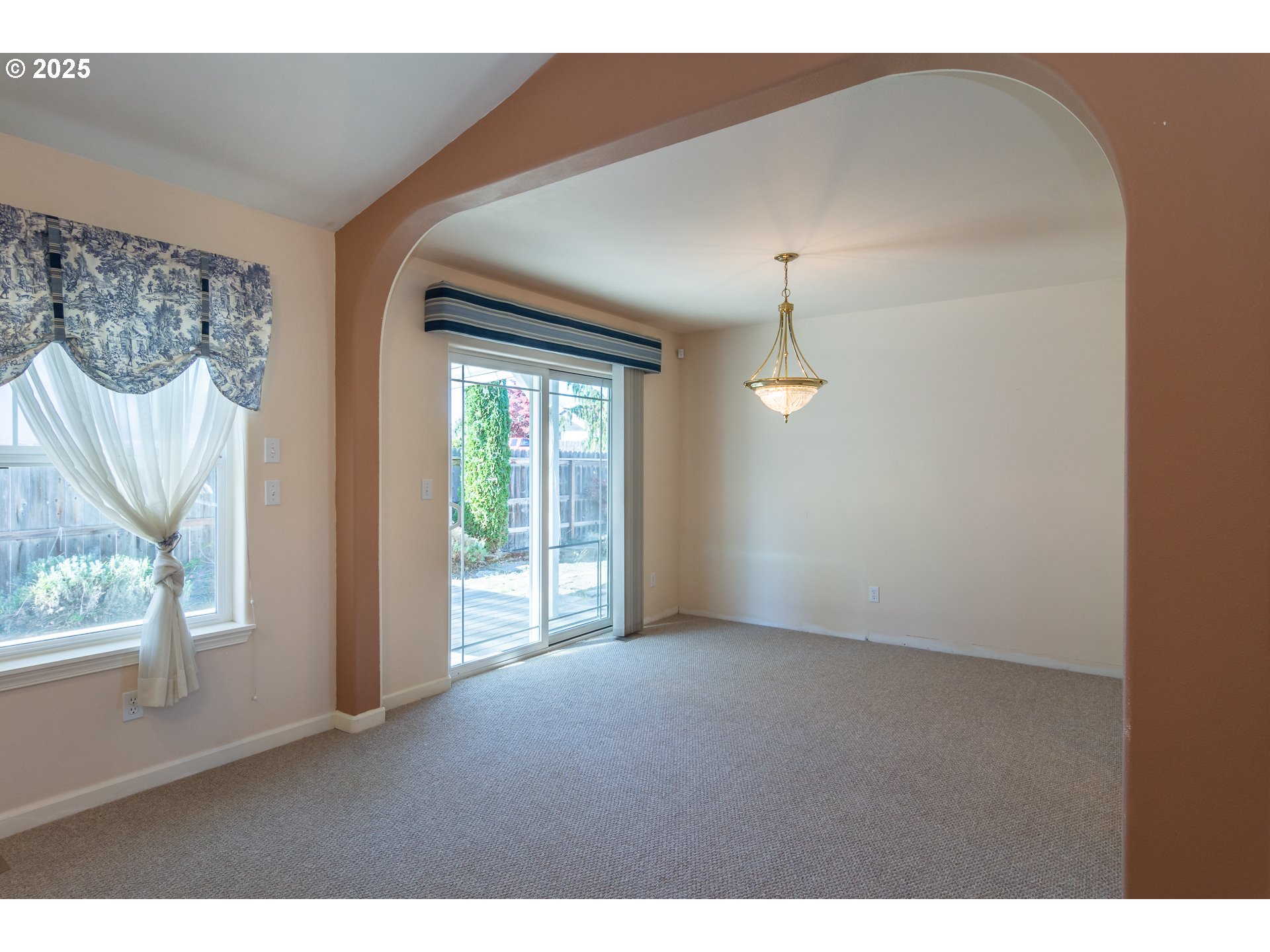227 CAMBRIDGE DR