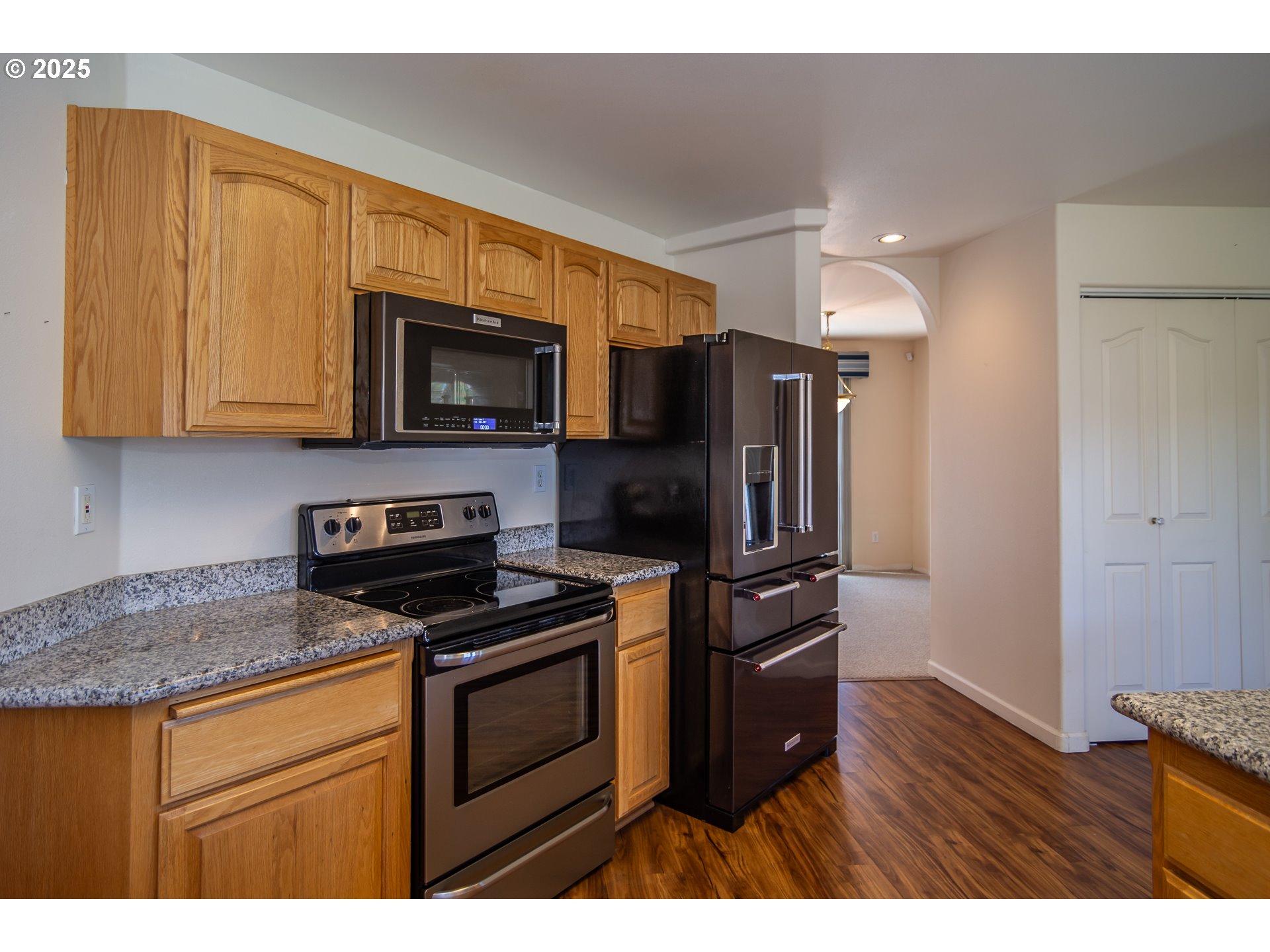 227 CAMBRIDGE DR
