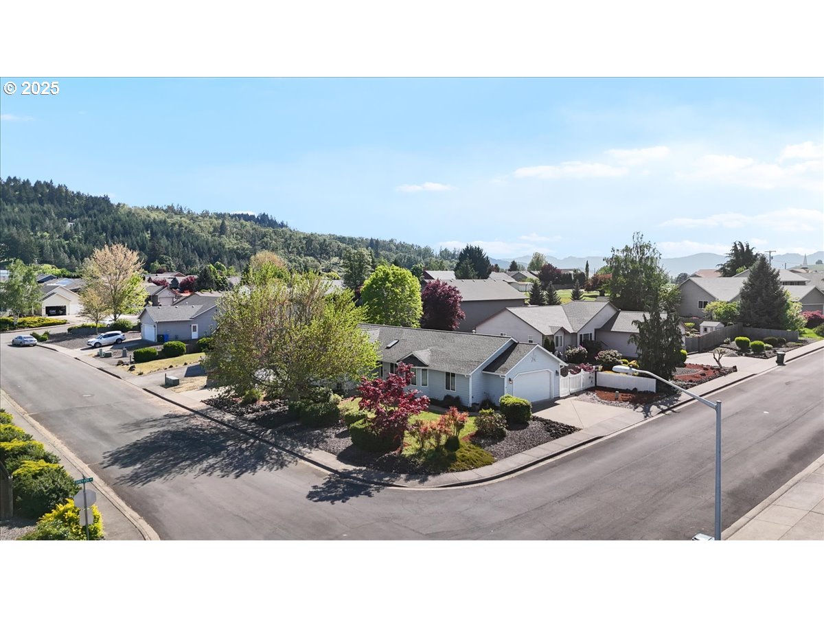 227 CAMBRIDGE DR
