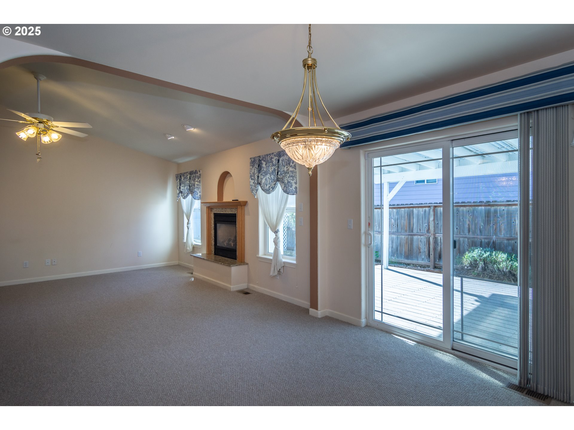 227 CAMBRIDGE DR