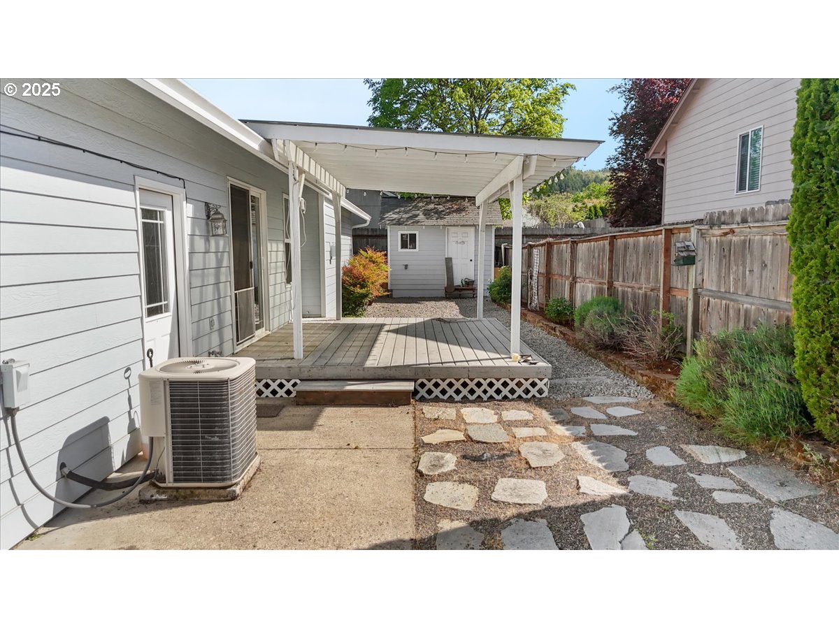 227 CAMBRIDGE DR