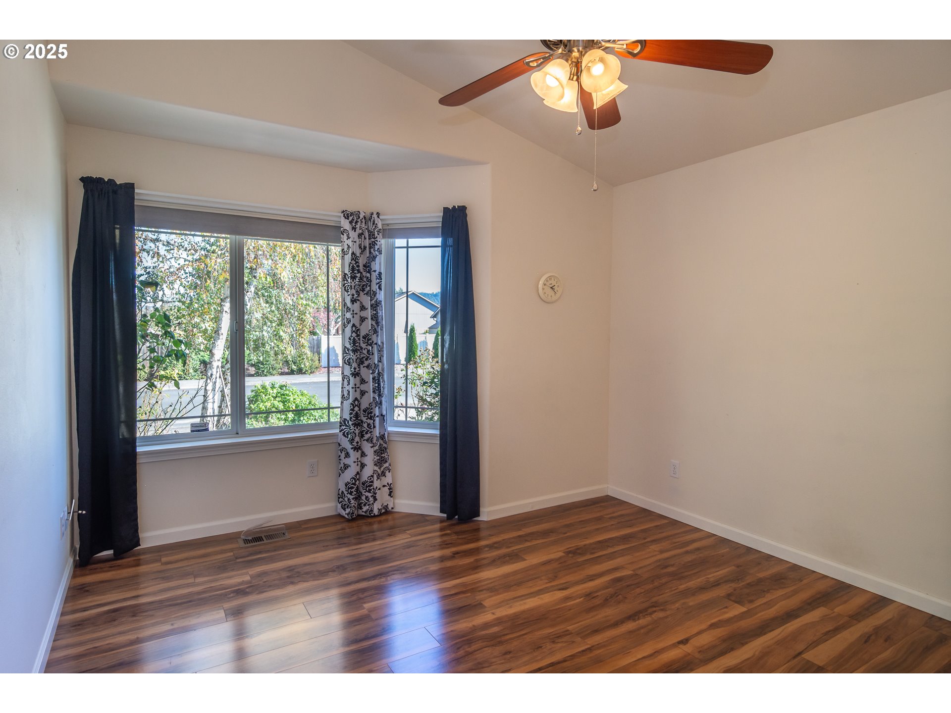 227 CAMBRIDGE DR