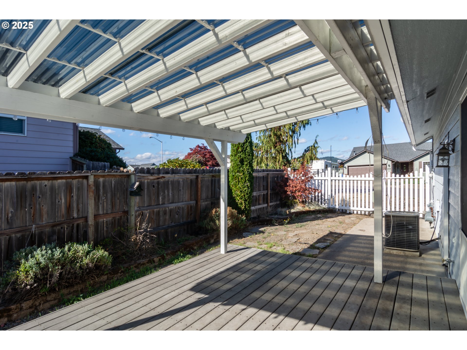 227 CAMBRIDGE DR