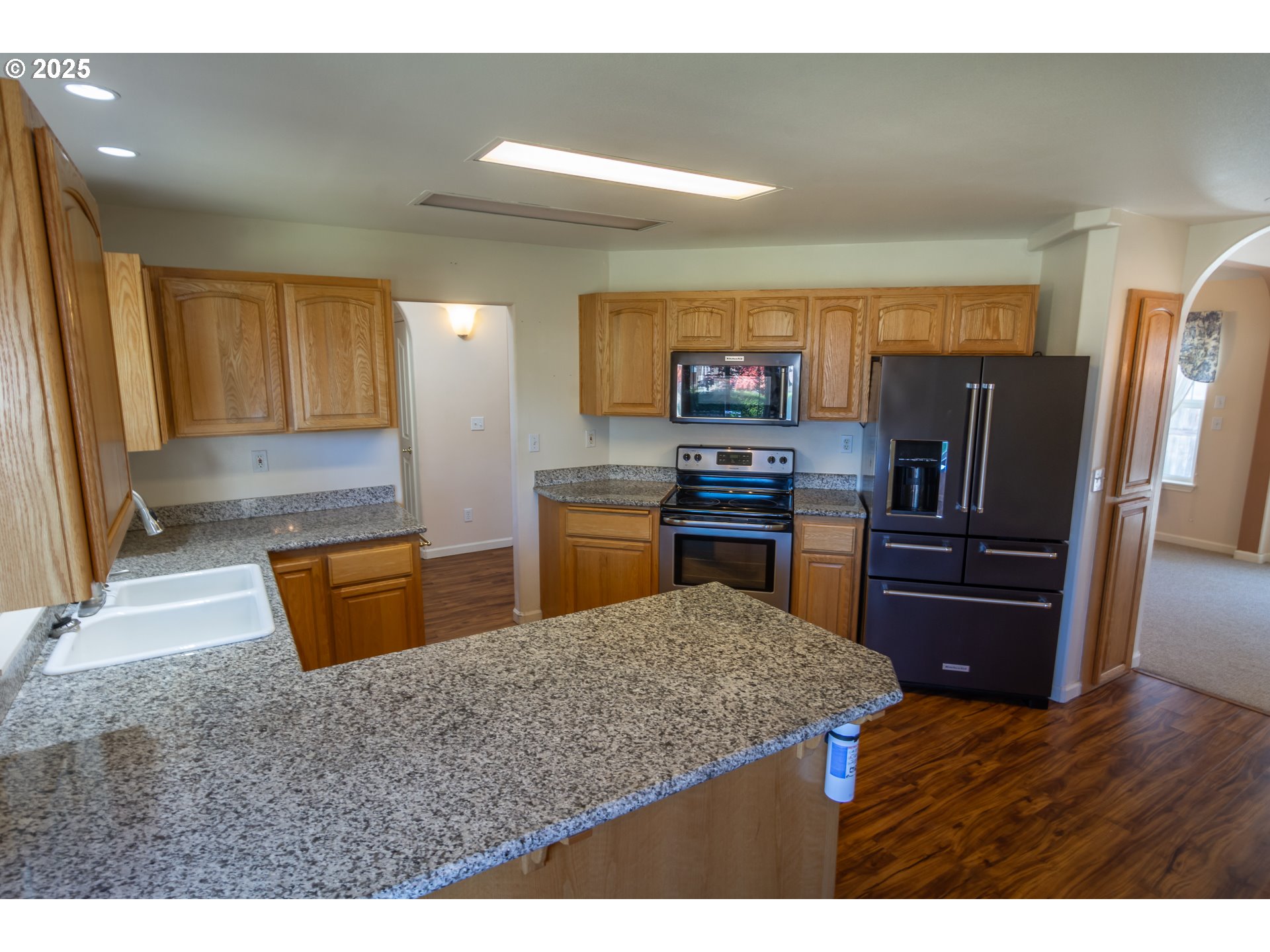 227 CAMBRIDGE DR