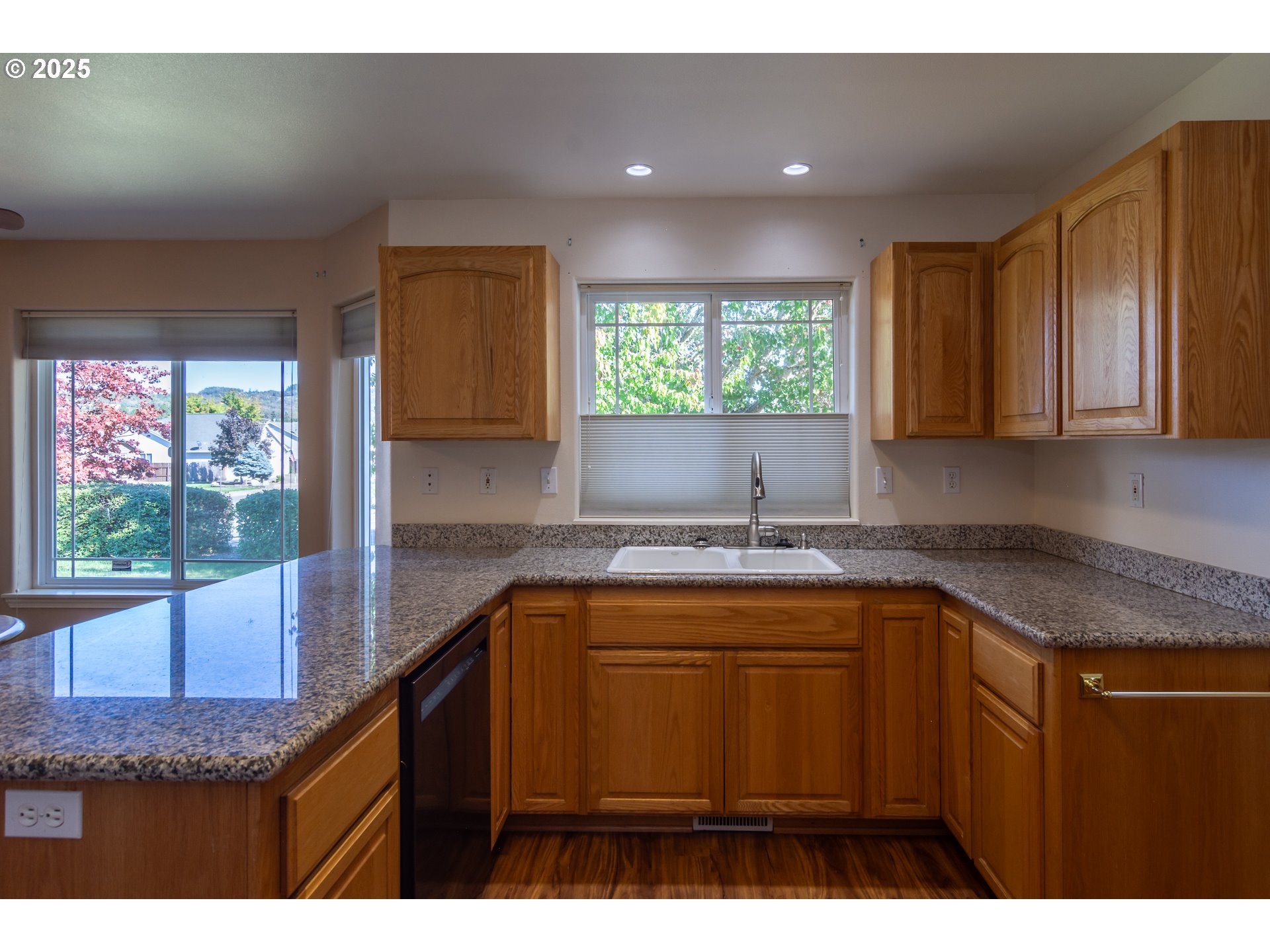 227 CAMBRIDGE DR
