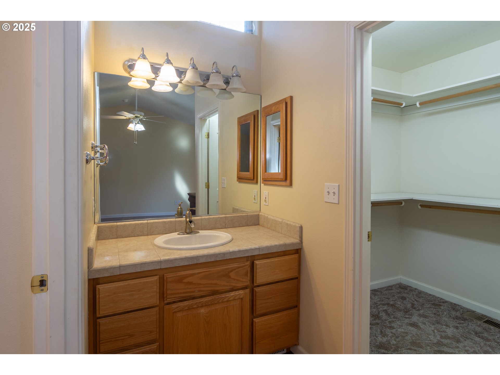 227 CAMBRIDGE DR