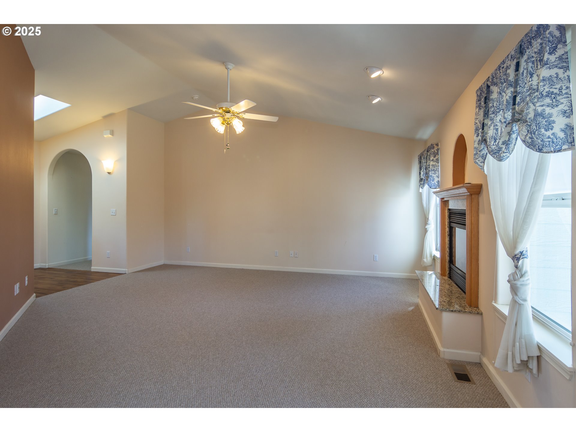 227 CAMBRIDGE DR