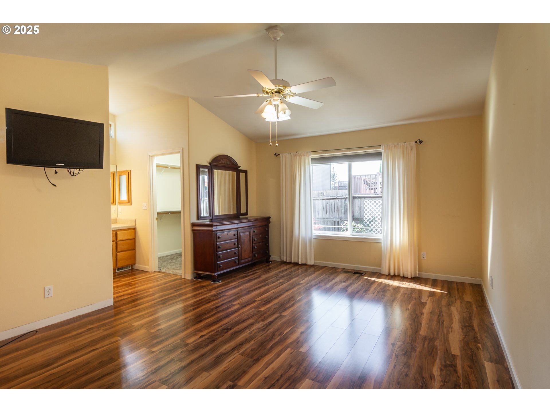 227 CAMBRIDGE DR