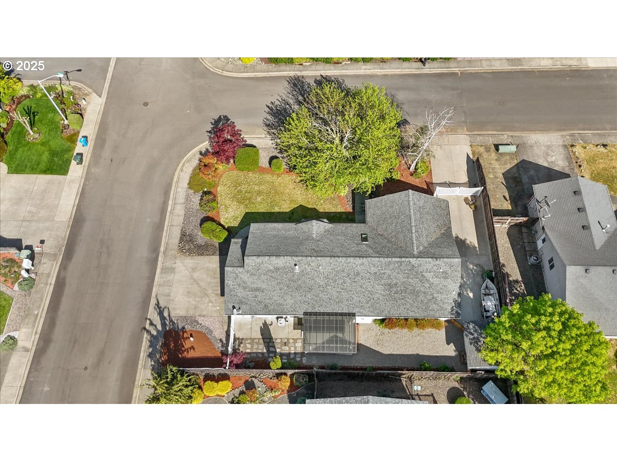 227 CAMBRIDGE DR