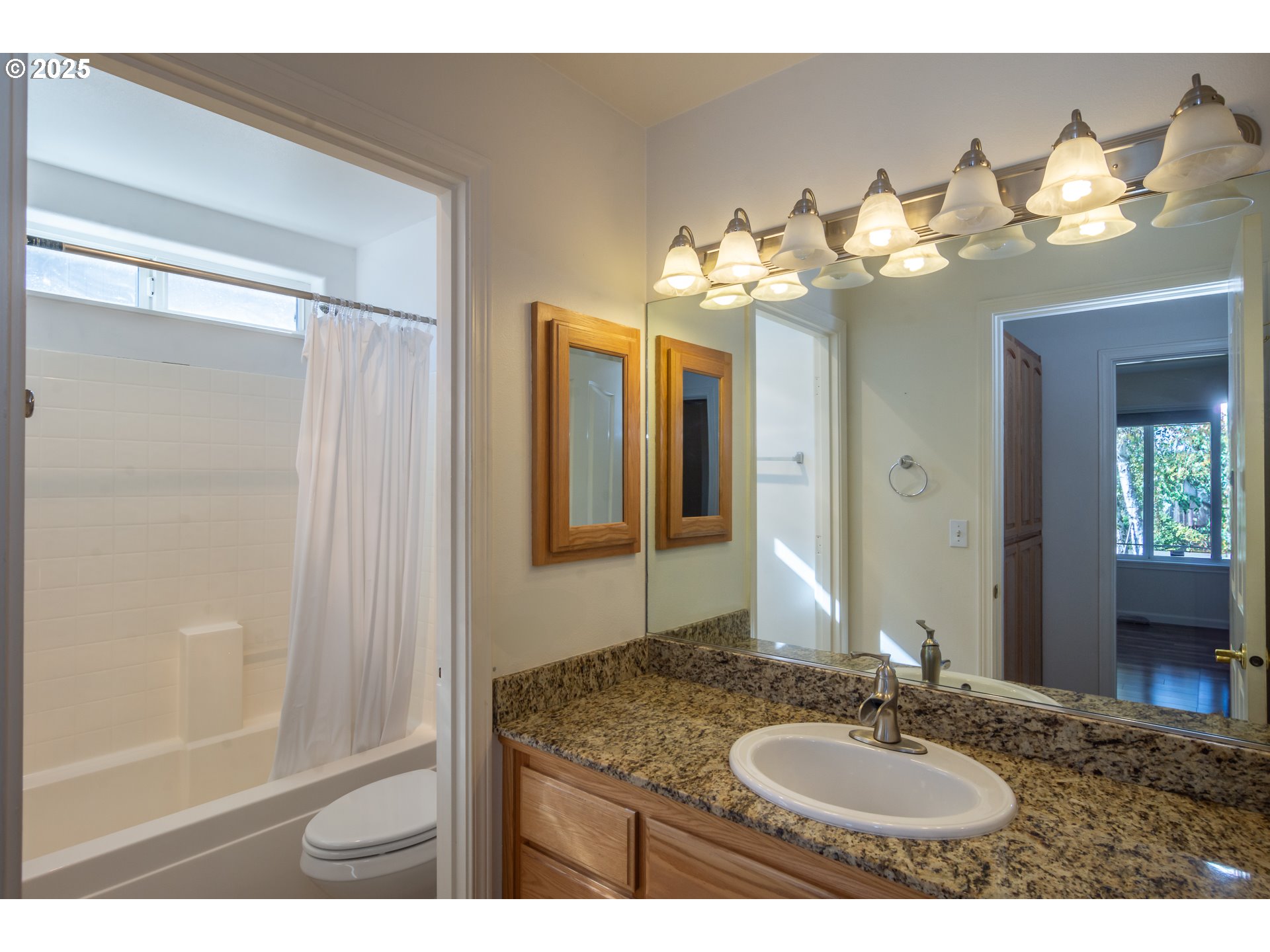 227 CAMBRIDGE DR