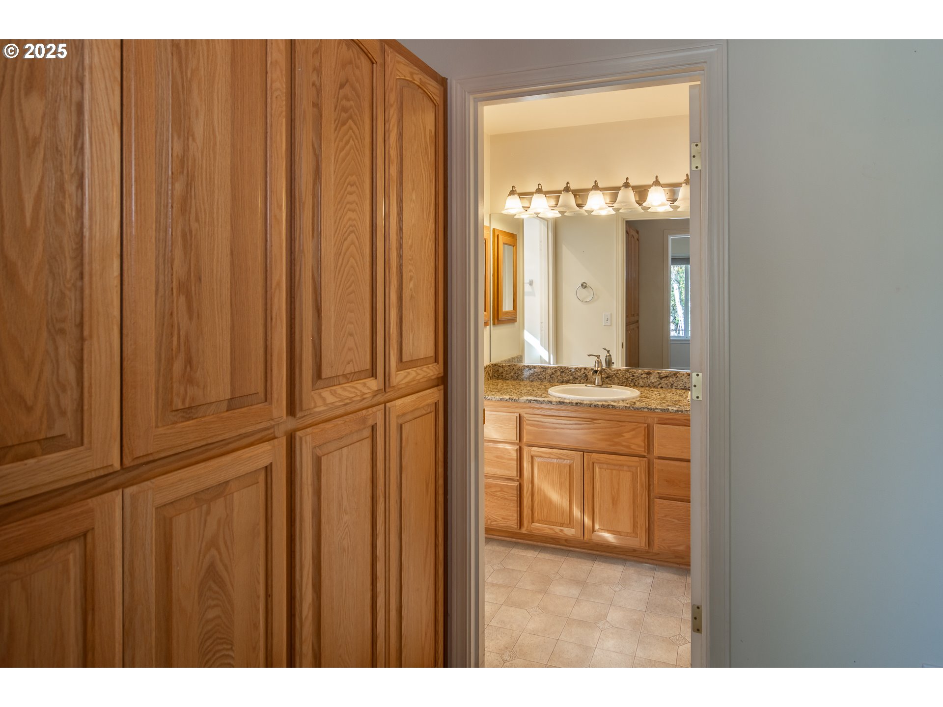 227 CAMBRIDGE DR