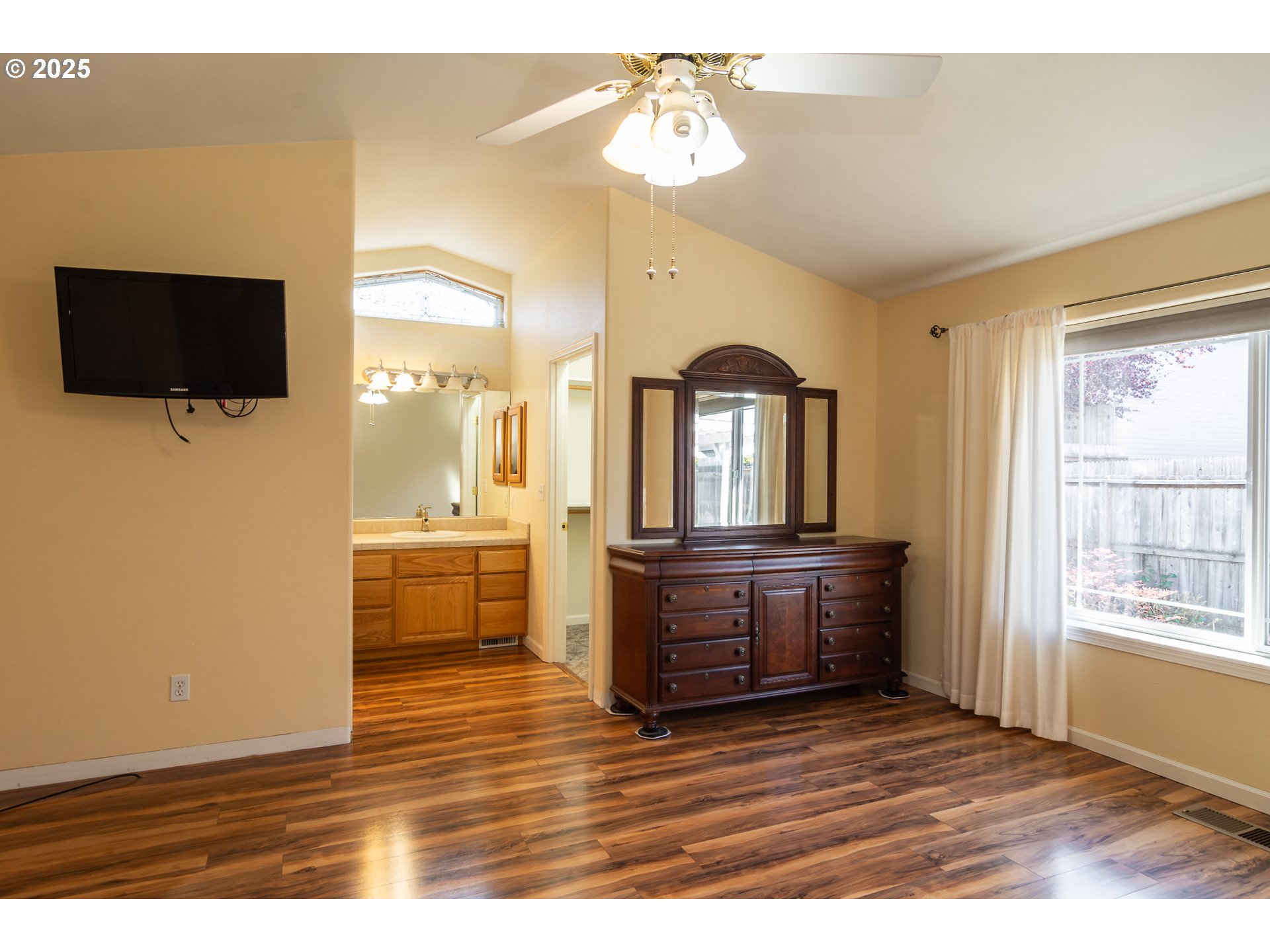 227 CAMBRIDGE DR
